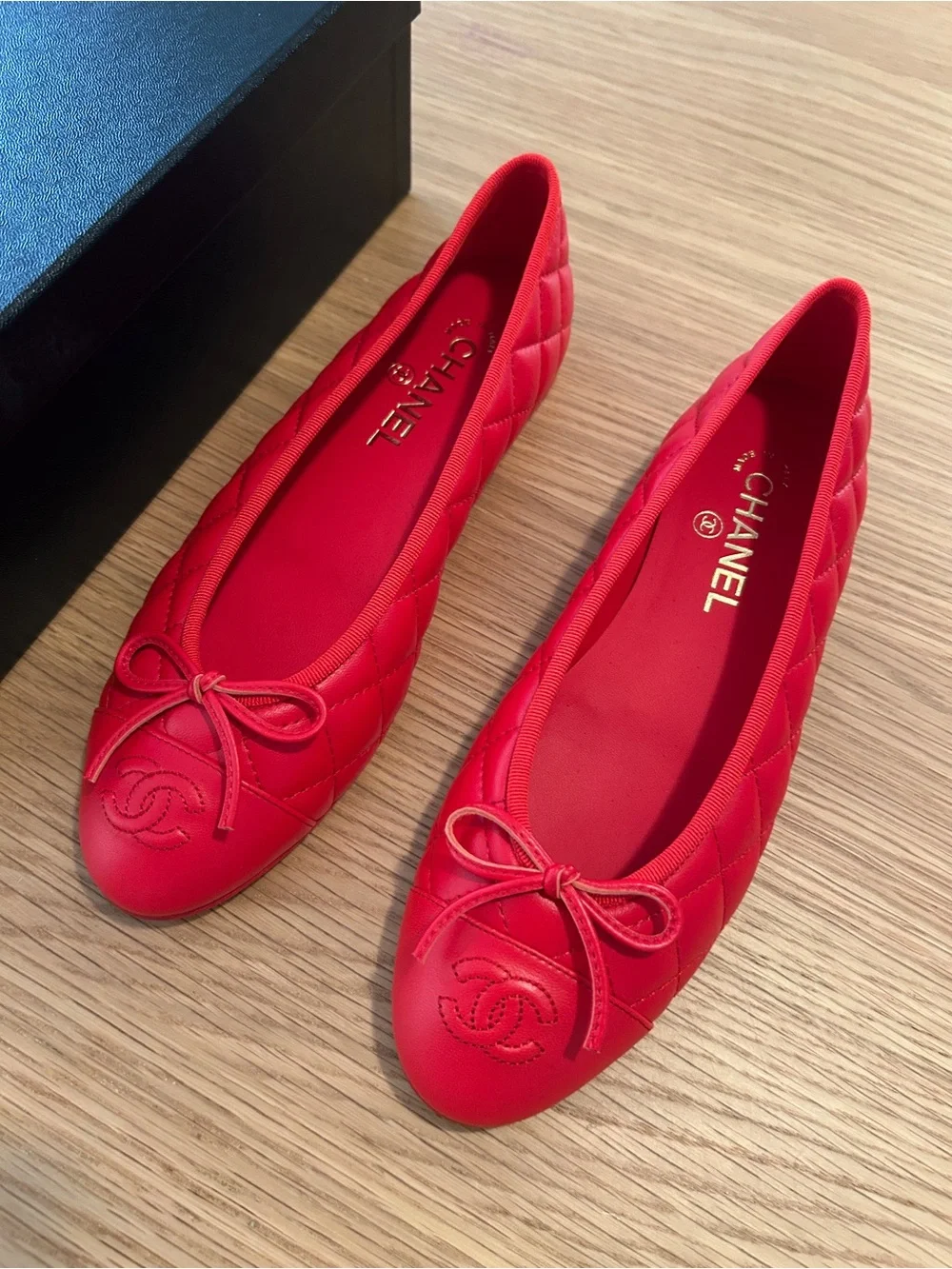 CHANEL 26B Red Quilted Lambskin Ballet Flats 39 New In Box
